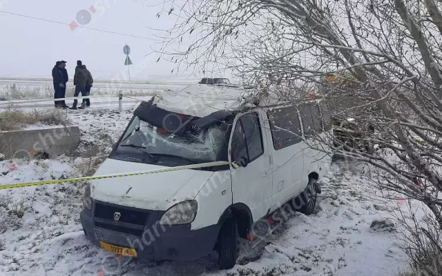 Շիրակի մարզում վթարի է ենթարկվել Գյումրի-Շիրակ-Կամո գյուղերի երթուղային միկրոավտոբուսը. վիրավոր կա