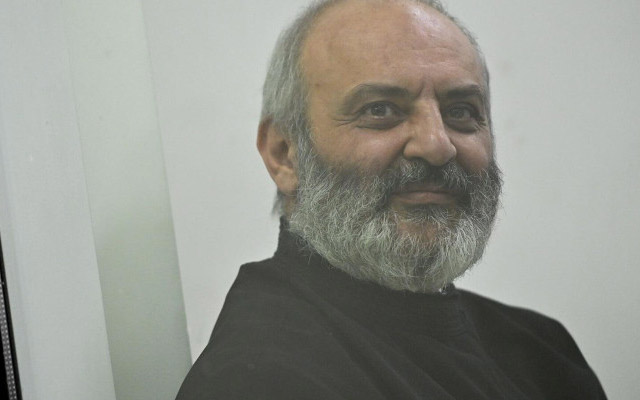 Սրբազան պայքարի գործով քաղբանտարկյալներին ոստիկանները չեն հասցրել բերել դատարան՝ գործուղվել են Էջմիածին. նիստը հետաձգվել է