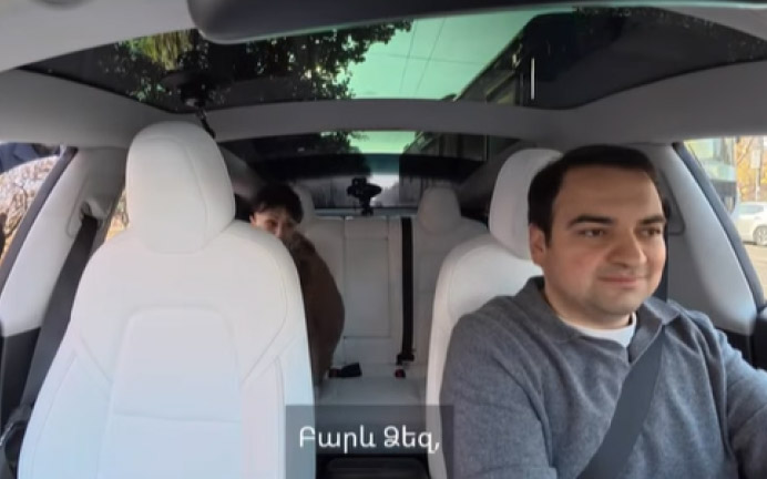 Նարեկ Կարապետյանն իր հանգստյան օրը որոշել է տաքսի վարել և քաղաքացիների հետ շփվել ոչ սովորական ձևաչափով. «Մեր ձևով»