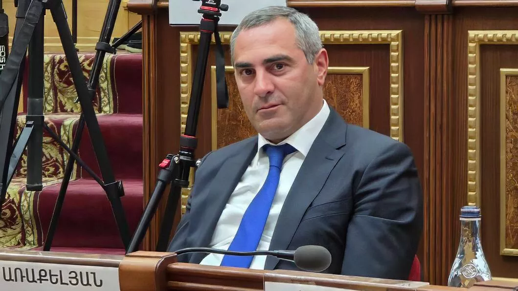 Ձերբակալվել են Գյումրու փոխքաղաքապետ Ավետիս Առաքելյանն ու կոմունալ բաժնի պետ Արտյոմ Չադրյանը