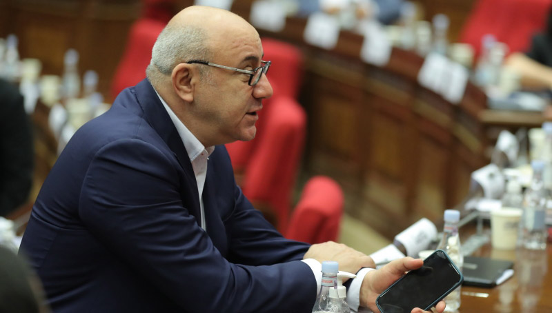 Դեսպան Արսենյանը դատի է տվել ՆԳ նախարարությանը․ «Ժողովուրդ»