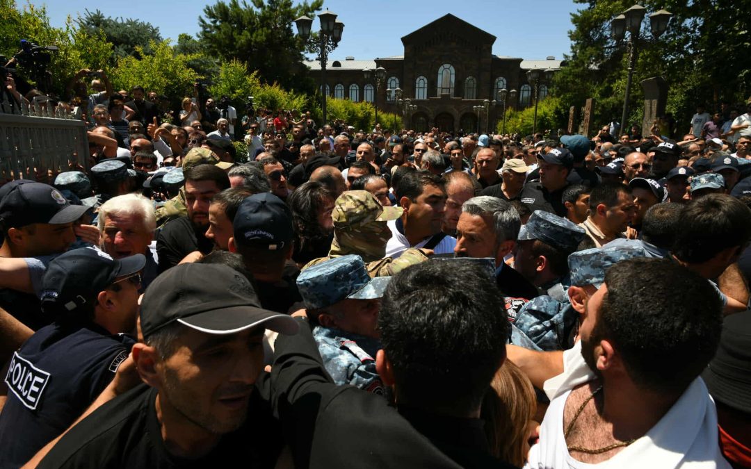 Մոտ մարզերի դպրոցների ու մանկապարտեզների վրա թիվ է դրված. պարտադիր պետք է լինեն Մայր Աթոռում․ 168.am