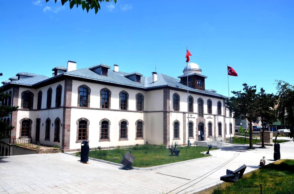 Էրզրումի երբեմնի հայկական Սանասարյան վարժարանի շենքը կքանդվի