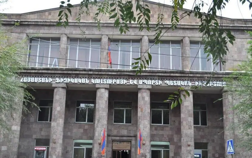Ֆիզկուլտինստիտուտի ամբիոնի վարիչը՝  ուսանողների օգտին հովանավորչություն կատարելու համար կաշառք է ստացել նրանց ծնողներից