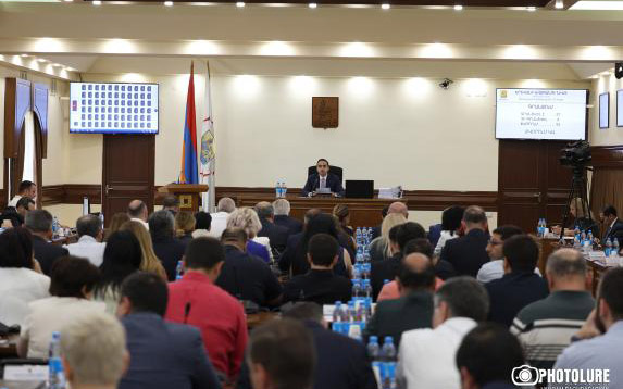 ՔՊ-ական ավագանու անդամը վայր է դրել մանդատն ու արտագաղթել «իրական» Հայաստանից