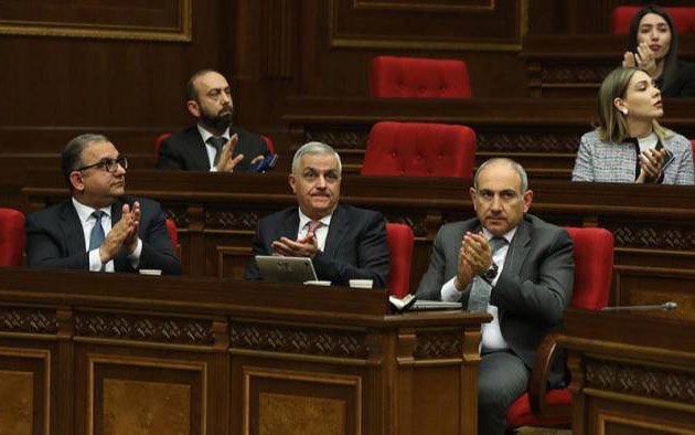 Բյուջեն անխնա թալանելով` երկրում պետական ծառայողների էլիտա են ձևավորում․ «Հրապարակ»