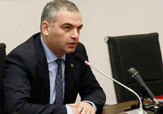 Քննչական մարմինները խուզարկություն են իրականացնում Հայկ Դեմոյանի բնակարանում