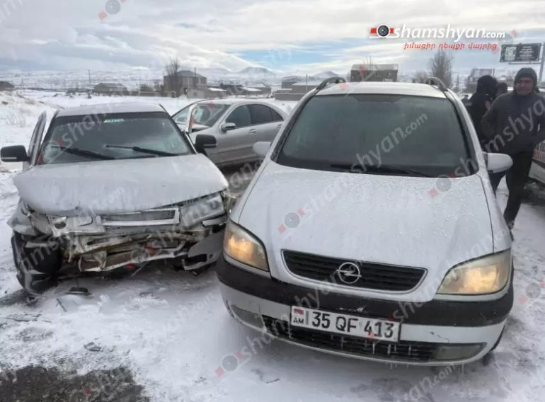 Լճաշենում բախվել են «ՎԱԶ 2107»-ը և «Լադա»-ն, մի քանի րոպե հետո նույն վայրում բախվել է 8 մեքենա