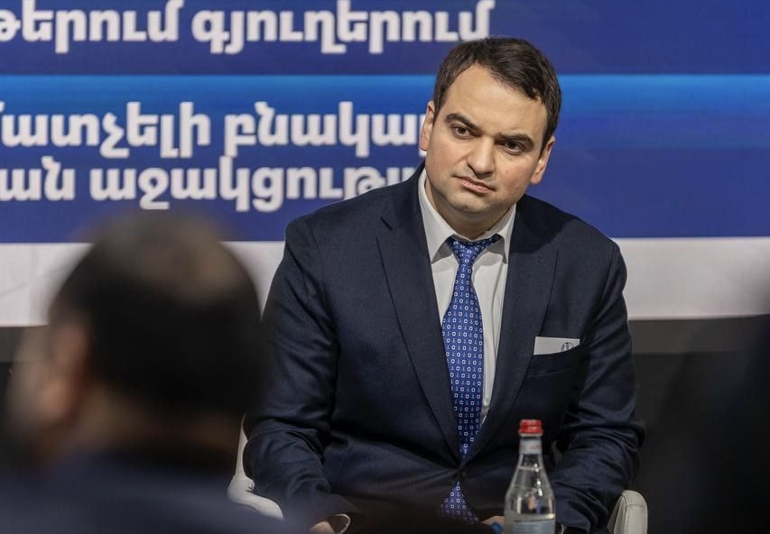 Նարեկ Կարապետյանը հանդիպել է հայրենիքի պաշտպանությանը կամավորագրվածների հետ