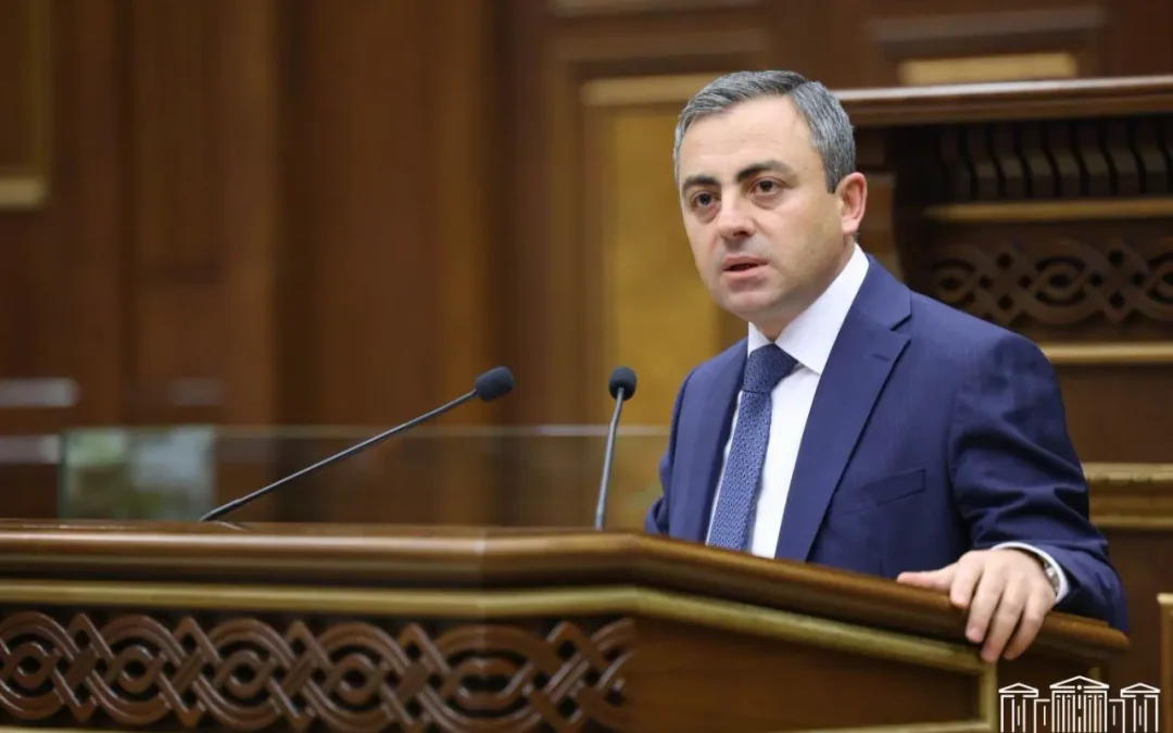 Փաշինյանին աջակցող քահանաներից մեկը սեղանի շուրջ ամենավերջին բառերով էր բնութագրում նրան․ Իշխան Սաղաթելյան