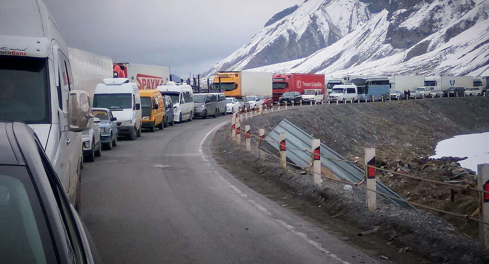 Լարսը փակ է բեռնատարների համար