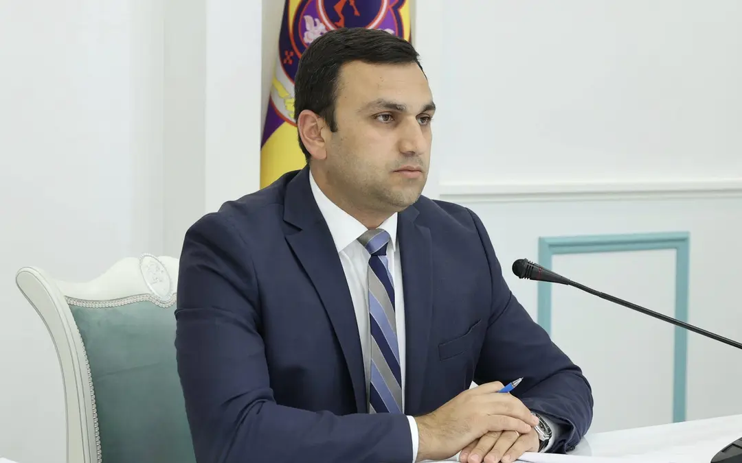 Վաղարշապատի ձերբակալությունների «քավորը» Արգիշտի Մեխակյանն է. «Հրապարակ»