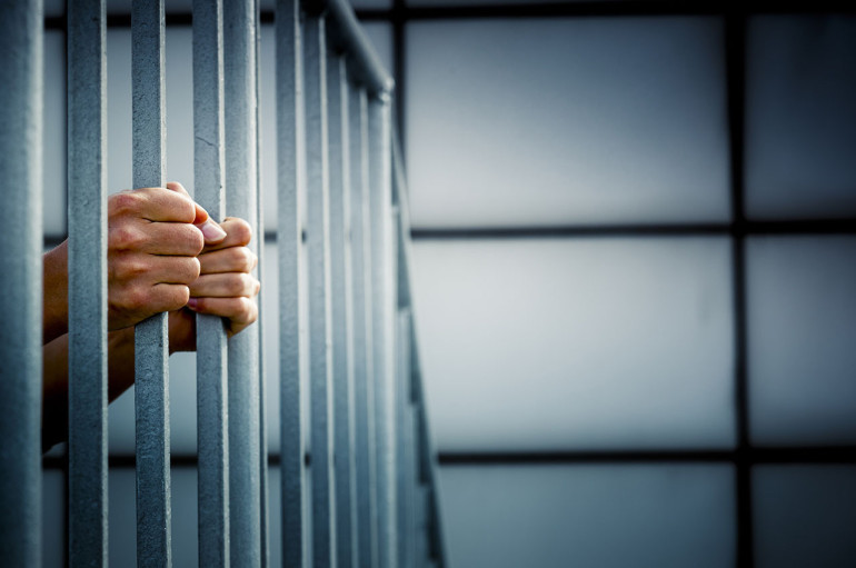 hands_on_jail_bars-770x_
