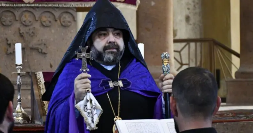 Ապօրինաբար ազատազրկված Մկրտիչ սրբազանն անսասան է իր հայրական և առաջնորդական կոչման մեջ. Տեր Վաղարշ