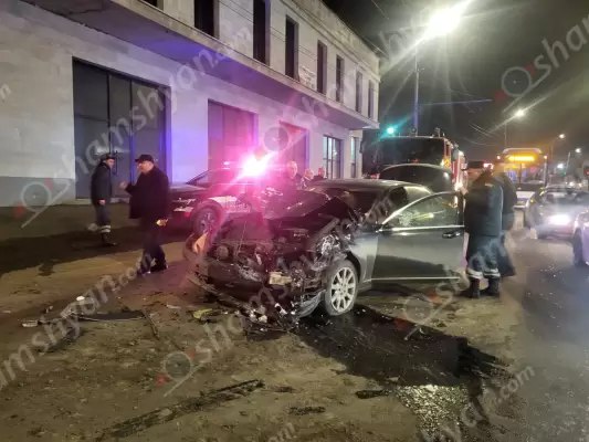 Երևանում բախվել են ՊՆ փոխգնդապետի «Mercedes»-ը ու թիվ 7 երթուղին սպասարկող «Zhongtong» ավտոբուսը