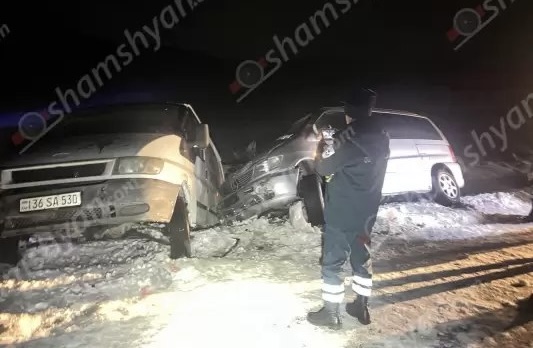 Վթար՝ Երևան-Գյումրի ճանապարհին. մերկասառույցի պատճառով մեքենաներ են բախվել