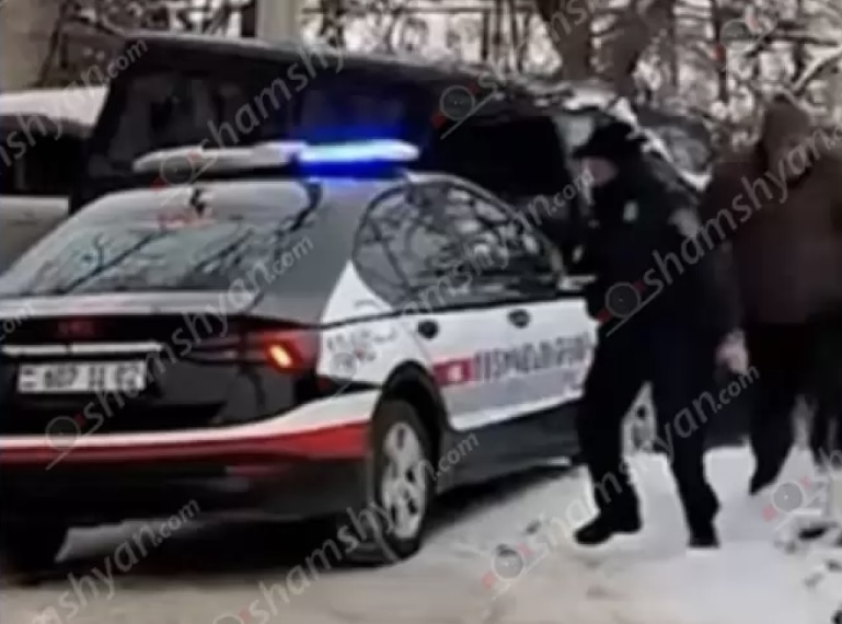 Երևանում «Mercedes G»-ն մերկասառույցի պատճառով բшխվել է պարեկի ծառայողական ավտոմեքենային