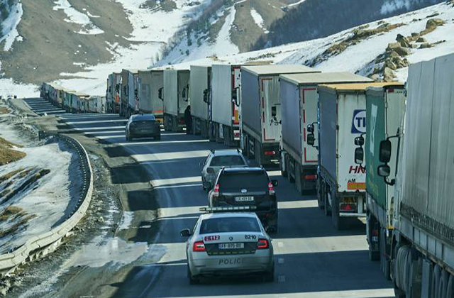 ՌԴ-ից Վրաստան անցած տասնյակ բեռնատարների վարորդների փետրվարի 12-ից թույլ չեն տալիս ուղևորվել Հայաստան