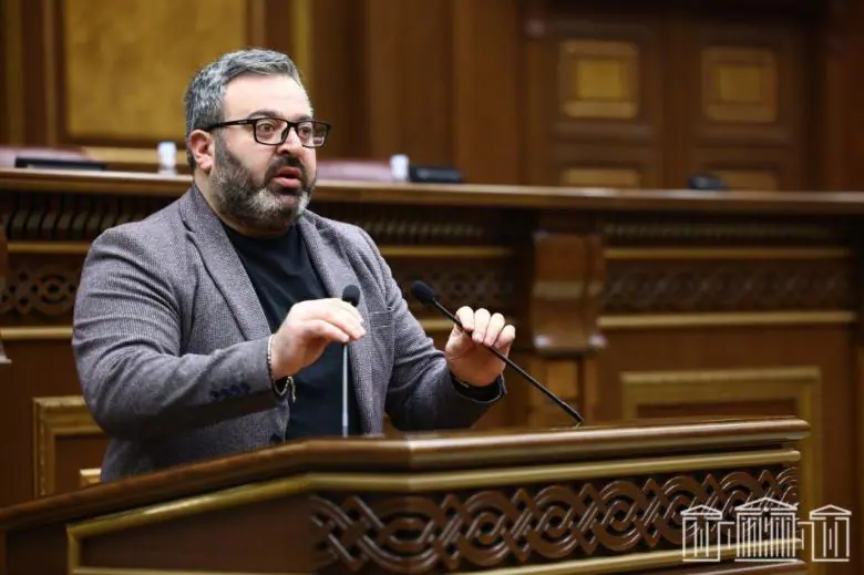 Ռուս-վրացական անցակետում սպասող վարորդներին ասում են՝ վերևից է իրենց նման հրաման իջեցվել. Գառնիկ Դանիելյան