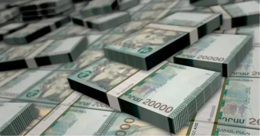 Երևանում հայրը տնից գողացել է 42 մլն դրամ և թողել է նամակ՝ «Ես իմ ձյունանուշի հետ գնում եմ կյանքս վայելեմ»