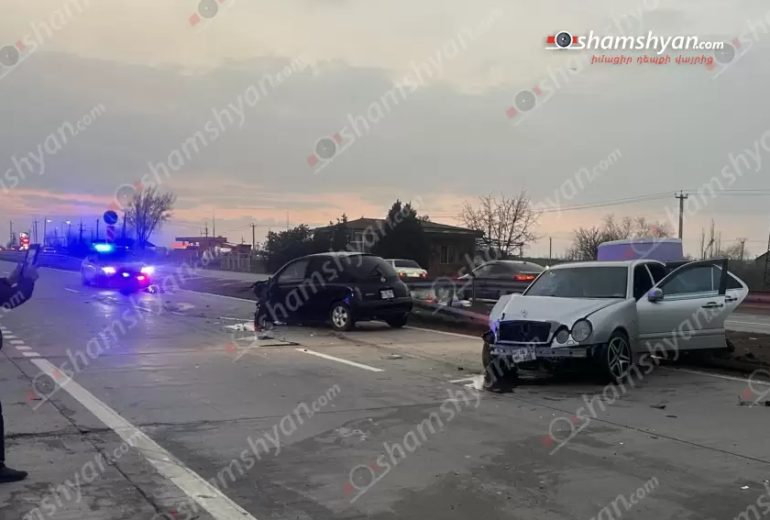 Արագածոտնի մարզում բախվել են «Nissan March»-ը և «Mercedes»-ը․ վիրավոր կա