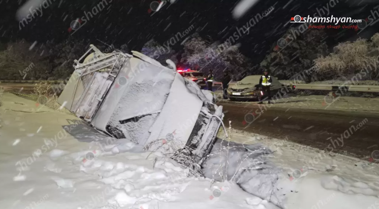 Չարենցավանում բախվել են «Honda Accord»-ը և «Ford Transit»-ը․ վերջինը կողաշրջվել է․ կան վիրավորներ