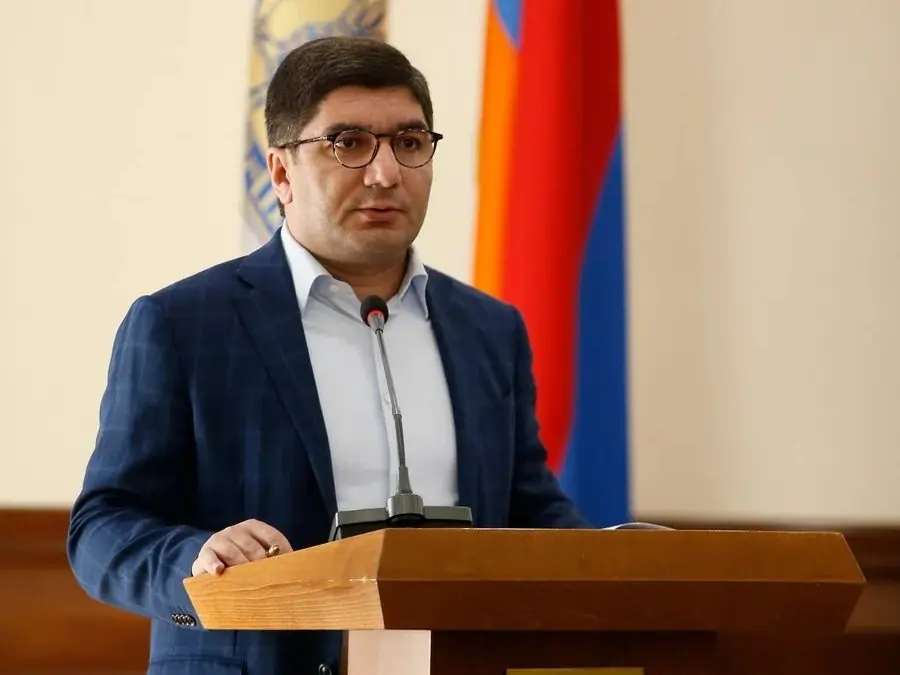 Նիկոլ Փաշինյան, չե՞ք կարծում, որ նման կերպ «քերել» մեր ժողովրդին ու դիմացը ոչինչ չտալը արդար չի. Մեսրոպ Մանուկյան