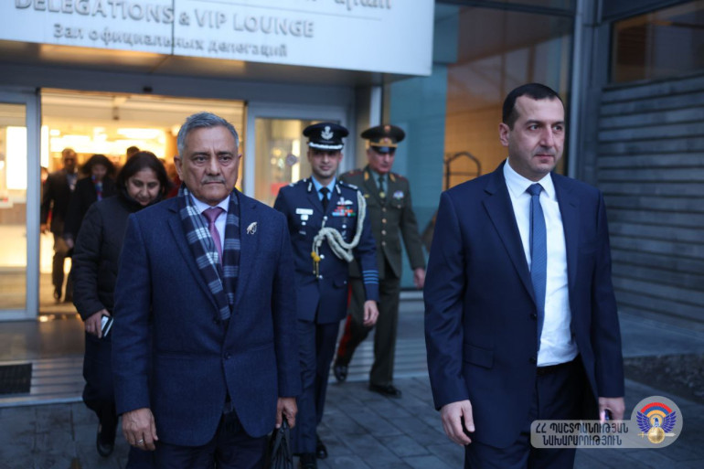 Հայաստան է ժամանել Հնդկաստանի ԶՈւ-երի պաշտպանության շտաբի պետը