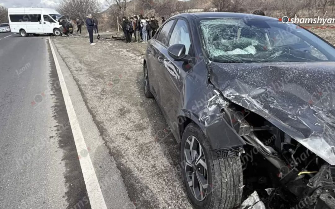 Արարատ-Երասխ-Սուրենավան երթուղին սպասարկող մարդատար «Գազել»-ը վթարի է ենթարկվել
