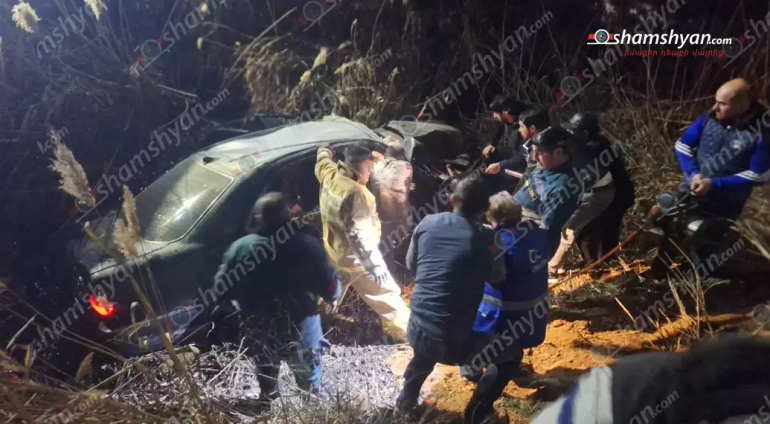 «Mercedes»-ը դուրս է եկել ճանապարհի երթևեկելի գոտուց և հայտնվել ջրատարում․ 4 վիրավորներից 2-ը անչափահասներ են
