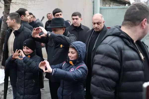Փաշինյանը քարոզարշավի օրերին հենվում է մի քանիսի վրա. «Ժողովուրդ»