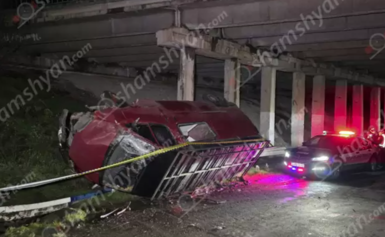 Արմավիրի մարզում «Ford Transit»-ը ընկել է կամրջից