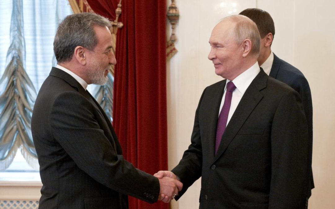 Арагчи поблагодарил Путина и Россию за поддержку Тегерана