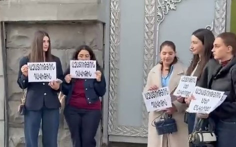 Դասընկերները պահանջում են ազատ արձակել Դավիթ Մինասյանին. ակցիա՝ դատախազության դիմաց