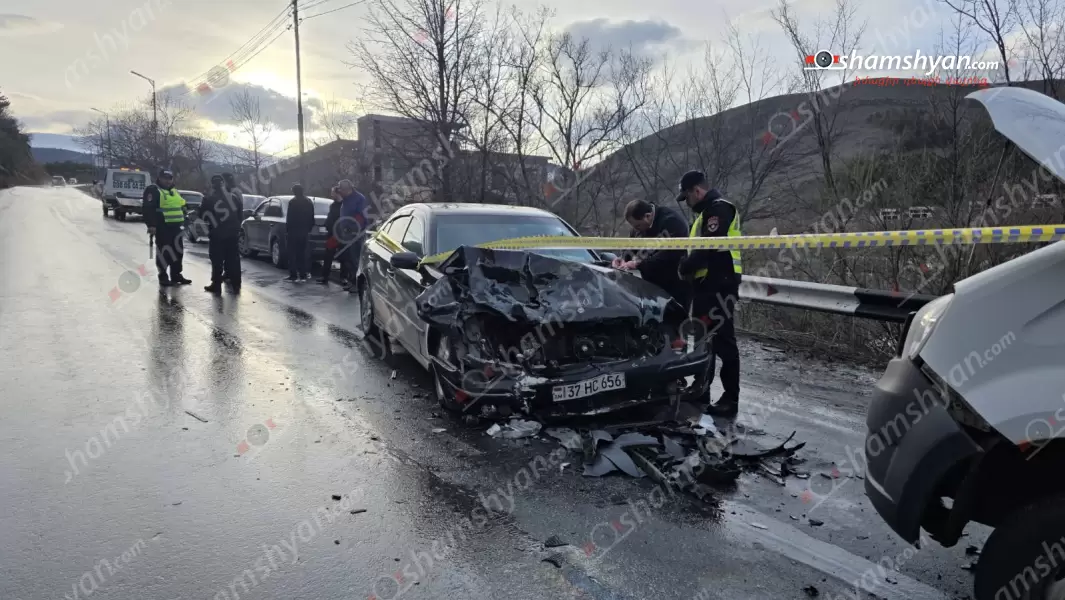 «Mercedes»-ը դուրս է եկել հանդիպակաց գոտի և բախվել Հրազդան-Ծաղկաձոր միկրոավտոբուսին․ կան վիրավորներ