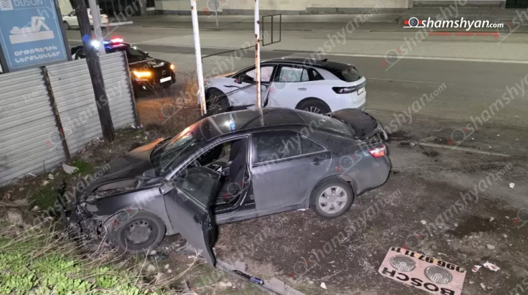 Թբիլիսյան խճուղում բախվել են «Volkswagen»-ն ու «Toyota»-ն․ կան վիրավորներ