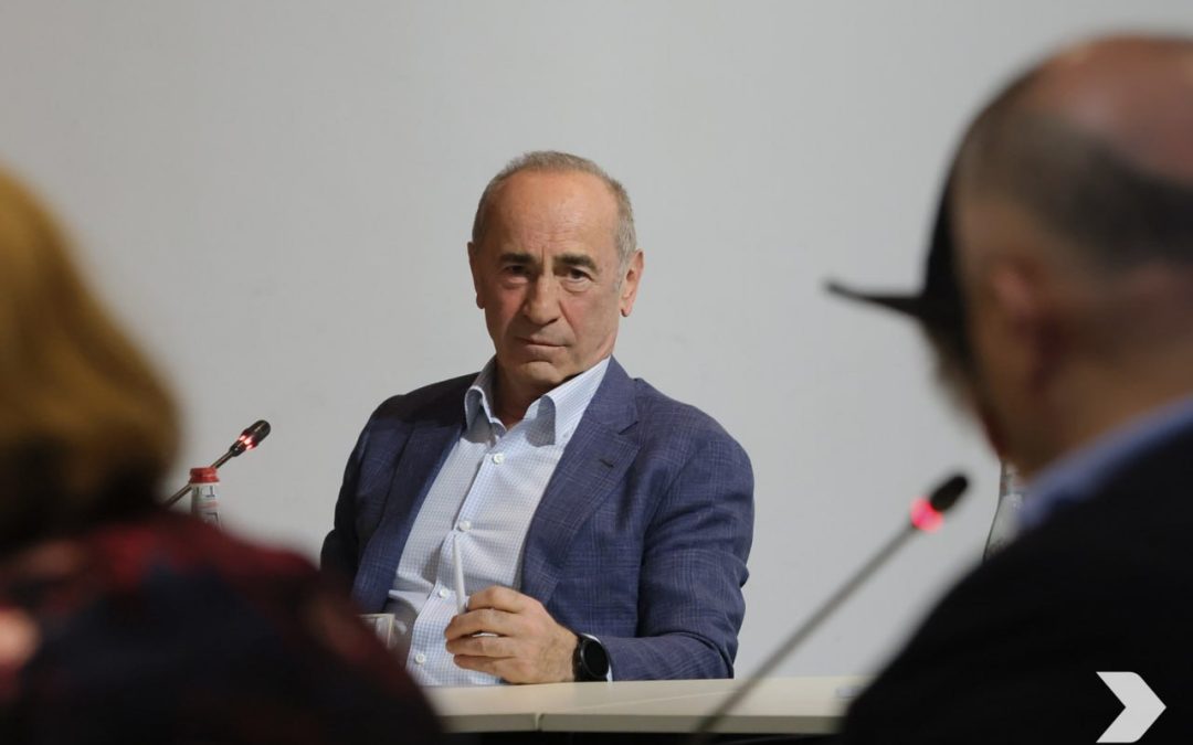 Ռոբերտ Քոչարյանը հանդիպել է մտավորականների հետ