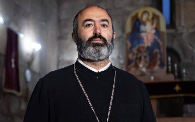 Հորդորում եմ Նիկոլին և իր անօրեն կամակատարներին ձեռնպահ մնալ Եկեղեցու ներքին գործերին միջամտելուց․ Տեր Վրթանես