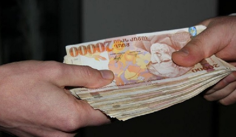 Ներկայացել է փաստաբան ու կնոջից վերցրել կես մլն դրամ