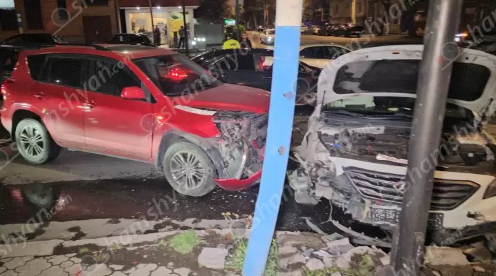 Բախվել են «Lexus RX350»-ը, «Toyota RAV4»-ը և  «Hyundai Sonata»-ն․ 1 հոգի դիմել է հիվանդանոց