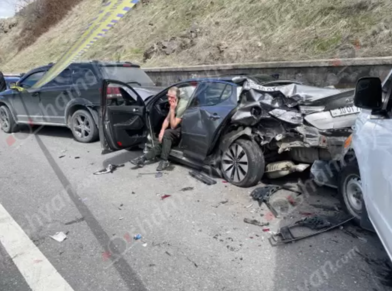 «Արծվի թևերի» մոտ 4 մեքենա է բախվել․ կա 4 վիրավnր