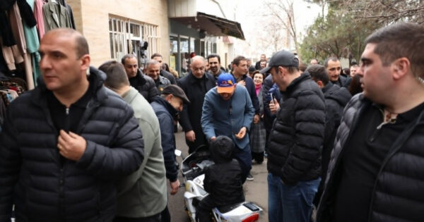 Փաշինյանը խախտում է արդար մրցակցության սկզբունքը. «Փաստ»