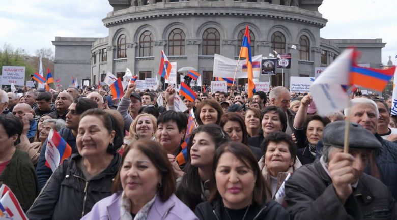 Բազմամարդ հանրահավաքով ի՞նչ «մեսիջ» տվեց «Ուժեղ Հայաստանը» Փաշինյանին. «Փաստ»
