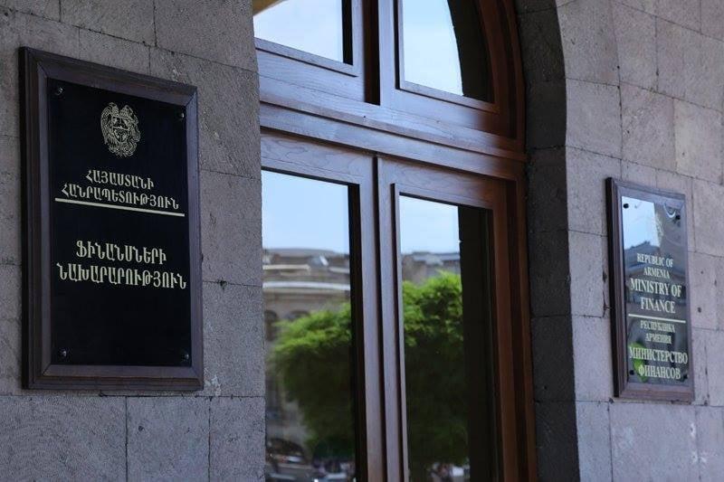1.4 մլն դրամի ծաղկամաններ, 2.4 մլն դրամի վարագույրներ պետբյուջեի հաշվին. «Ժողովուրդ»