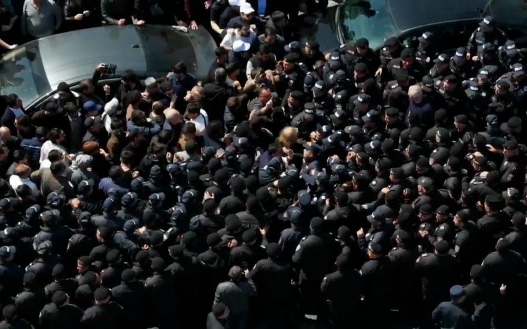 Напряженная ситуация возле Антикоррупционного суда: идут задержания