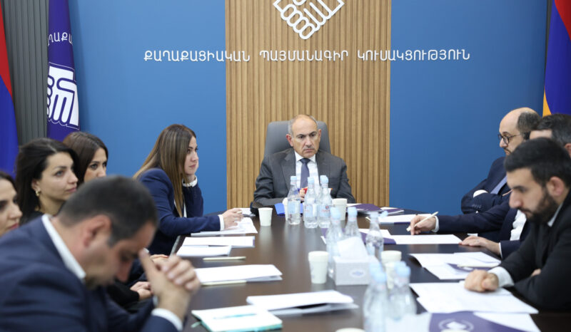 Փաշինյանը վախեցել է թիմի ընդվզումից. «Հրապարակ»