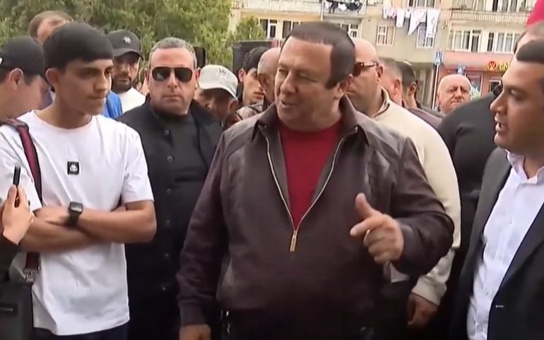 Փաշինյանի օրոք միայն դրոշներ են վառում, տրորում, կամ մեր հերոս տղաների մարմիններն են բերում՝ դրոշների մեջ փաթաթած. Ծառուկյան