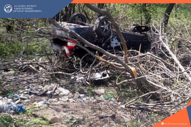 Երևան-Սևան ավտոճանապարհին «Lada»-ն գլխիվայր հայտնվել է դաշտամիջյան հատվածում․ կա 4 տուժած