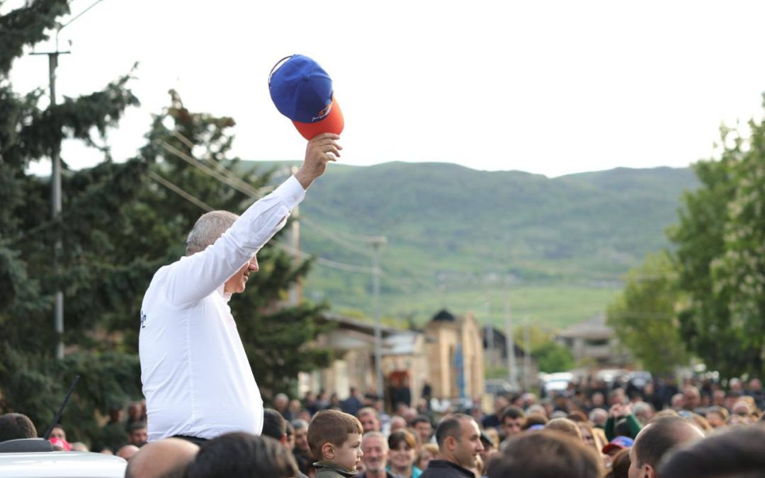 Փաշինյանն ու իր թիմը երեկ երկրորդ ապտակը ստացան Տաշիրում. «Հրապարակ»