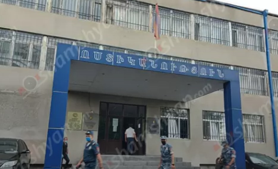 23-ամյա երիտասարդը «մարմնի տարբեր հատվածների կտրած-ծակած վերք» ախտորոշմամբ տեղափոխվել է հիվանդանոց